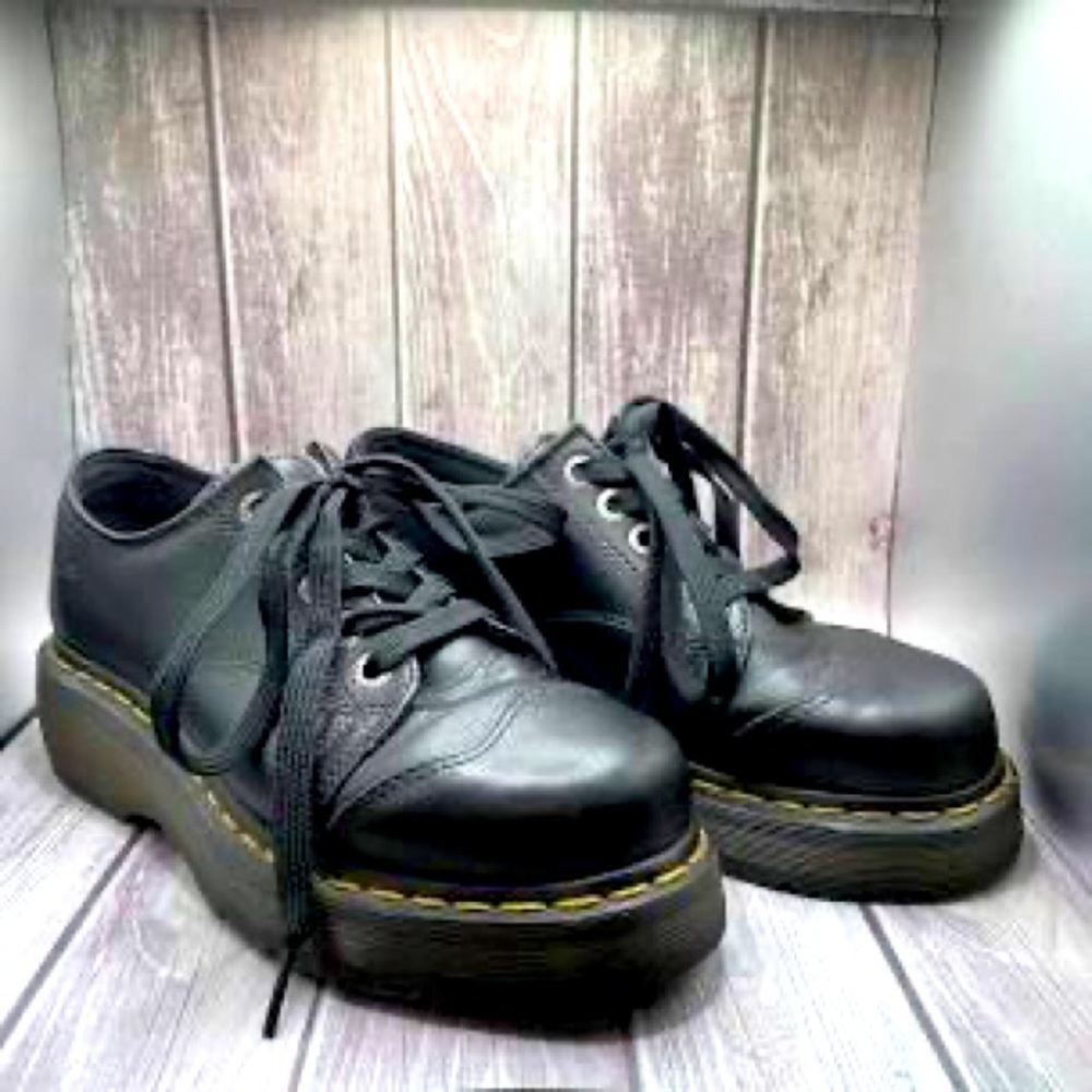 Dr. Martens #8651 Black  size 9 in women’s, 8 in men’s